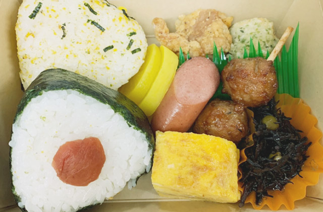 おにぎり弁当